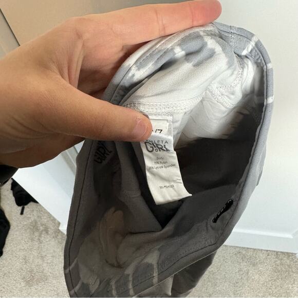 Athleta Girl Grey Tie Dye Crop Athletic Leggings Size Small 7 - Picture 7 of 7